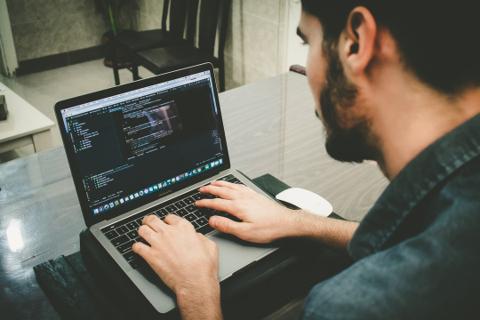 تطبيقات وأنظمة لإدارة الشركات الصغيرة والمتوسطة